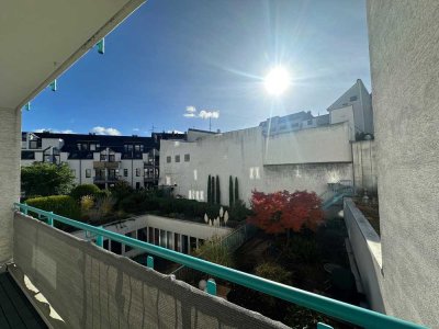 Gemütliche 3 Zimmer Wohnung mit EBK, großer Loggia, Aufzug & Tiefgaragen-Stellplatz