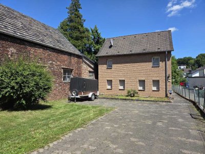 Haus mit Charme und Potential inkl. kleinem Baugrundstück in Bergisch Gladbach