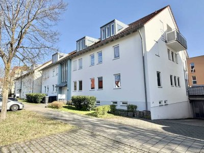 3-Zimmer-Wohnung im Dachgeschoss mit Garage & neuwertiger EBK
