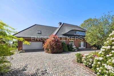Traumvilla, 330 m² Wohnfläche, Feldrandlage, Erdwärme, PV & Wohnmobil-Carport