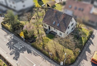provisionsfrei: freistehendes EFH mit Garage, großem Garten oder auch Platz für ein 2. Haus