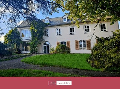 Besonderes Villenanwesen mit Baugrundstück für Gewerbe / viel Potenzial
