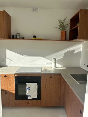 Befristet: Studio mit Balkon und Elbblick - möbliert in Altona