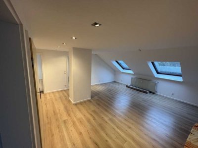 Sanierte Wohnung mit drei Zimmern in Erlangen Bruck