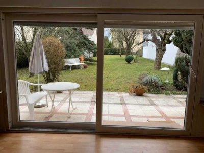 Helle Wohnung mit 4,5 Zimmern sowie großem Garten und Einbauküche in Asperg