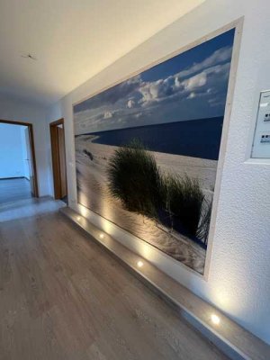 große, lichtgeflutete Dachgeschosswohnung mi Balkon