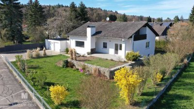 Gepflegter Bungalow mit herrlichem Garten und Doppelgarage in bevorzugter Lage von Breitenbrunn