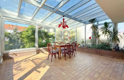 Seltenes Angebot: Doppelhaushälfte mit großem Gartenparadies mitten in der Kernstadt