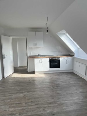 Puppenstube im Dachgeschoss - 1-Zimmer-Wohnung!