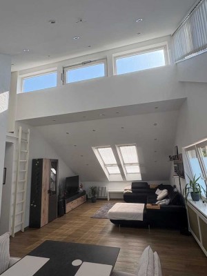 Attraktive 3-Zimmer-DG-Wohnung mit gehobener Innenausstattung mit Balkon und EBK in Ispringen