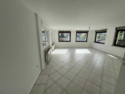 Modernisierte 4-Zimmer Wohnung mit Wintergarten und Terrasse