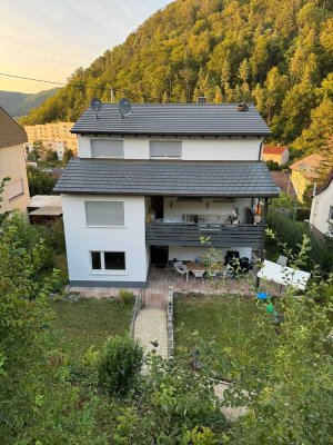Helle, frisch renovierte 3-Zimmer-Erdgeschosswohnung mit Terrasse und Stellplatz