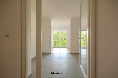 Einfamilien-Doppelhaushälfte mit Garage und Carport