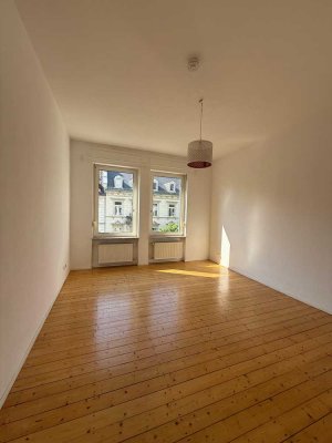 NEU *Paul & Partner* SUPER ZENTRAL MIT ALTBAUCHARME & STUCK ! !