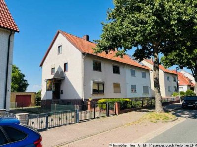 Emmerke - sanierungsbedürftige Doppelhaushälfte mit Hinterhaus, Garage und Garten