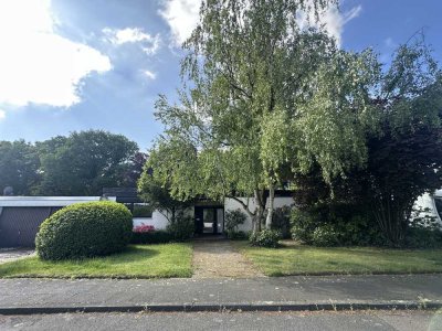 Freistehender, familienfreundlicher Bungalow mit traumhaftem Garten nebst privatem Wald in Wahnheide