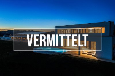 !!! VERMITTELT !!! LUXUSVILLA MIT EXKLUSIVEM PFERDESTALL AUF IDYLLISCHEN 27.760 M. GRUNDSTÜCK, MIT HOCHMODERNER PHOTOVOLTAIKANLAGE (324 KWP)