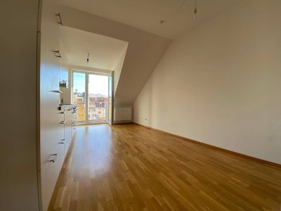 Innenstadtoase! Wunderschöne 3,5 Raumwohnung mit herrlichem Balkon im ruhigen Innenhof ! Nahe Medcampus!