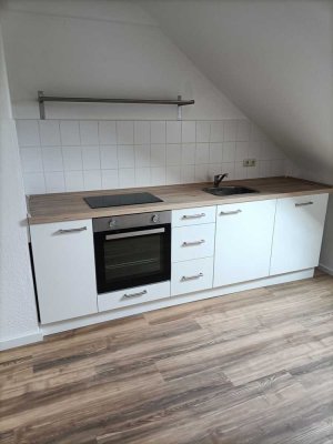 Helle Dachgeschoss-Wohnung mit schicker EBK – frisch saniert