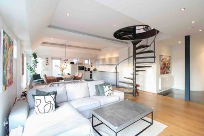 Lichtdurchflutete Rarität über den Dächern Hamburgs, mitten in Winterhude