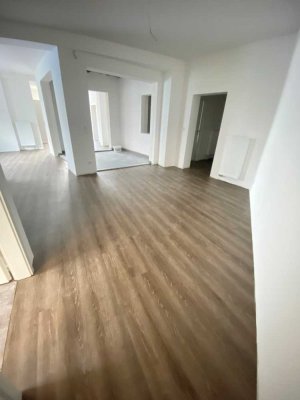 WOW! Wunderschöne Atrium Wohnung mit 4 Zimmern und Garage