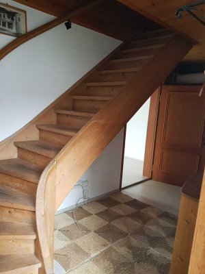 **Gewerbeimmobilie** Kleines Haus im Innenhof. Zentral im Ortskern