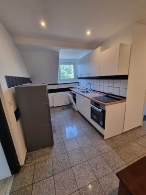 Schöne 4 Zimmer Wohnung komplett Renoviert und möbliert im Herzen von Velbert