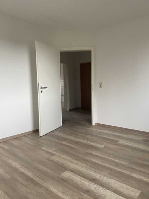 Geräumige 2-Zimmer-Wohnung im Dachgeschoss mit Tageslichtbad!