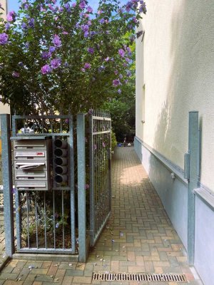 Lichtdurchflutete kleine Wohnung direkt am Park und im Zentrum_Provisionsfrei!