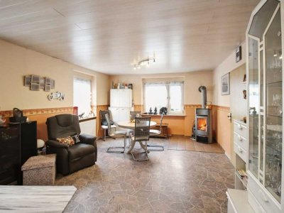 Kernsaniertes Wohffühlhaus mit 6 Zimmer und 80m² Halle