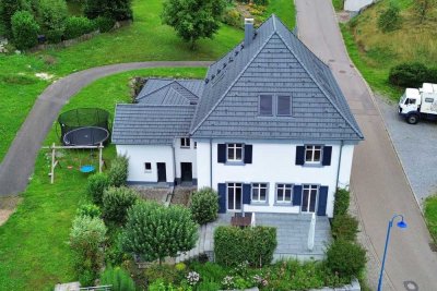 Kunstvoll Wohnen im alten Schulhaus – Luxus und Ruhe im Schwarzwald