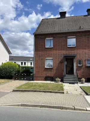 *** charmante Doppelhaushälfte mit Garten und Ausbaureserve ***