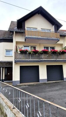 Großzügige, helle 2-Zimmer-Wohnung mit Balkon und Garage                           in zentraler Lage