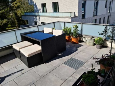 Stilvolle, neuwertige 3-Zimmer-Dachgeschosswohnung mit geh. Innenausstattung, EBK & hohen Decken