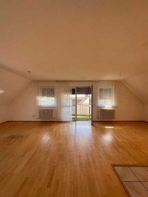Zwei-Zimmer-DG-Wohnung mit Balkon in Hirschaid