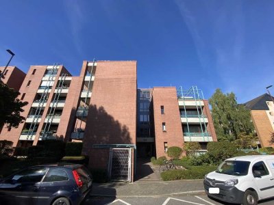 Attraktive Dachgeschoss-Wohnung mit Einbauküche, Loggia und Tiefgaragenstellplatz am Hildener