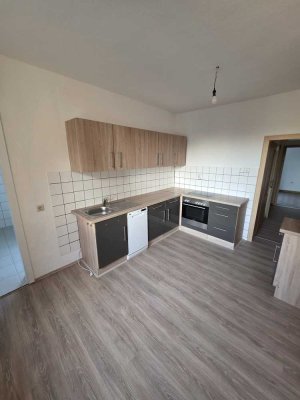 frisch renovierte Wohnung mit Einbauküche