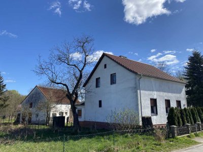 Charmantes Landhaus mit malerischem Grundstück, Scheune und altem Süßkirschbaum in Kleinbeeren