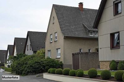 1/2 Anteil - Einfamilienhaus mit Nebengebäude