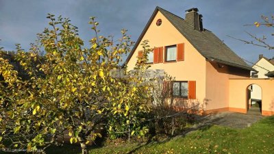 WALDEMS - Charmantes älteres Einfamilienhaus mit schönem Grundstück. - PROVISIONSFREI