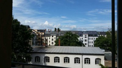 **Hochwertiger, sanierter Altbau, DG mit Lift, Balkon, Einzelgarage****