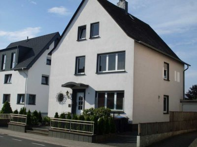 Attraktive+gepflegte 2-Zimmer-Dach-Wohnung+Dachboden