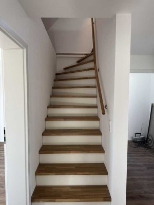 Stilvolle Maisonette-Wohnung mit 90qm, Balkon und Dachstudio – Erstbezug nach Renovierung 2025