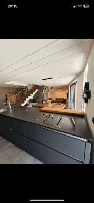 Vollmöbliertes 6-Zimmer Einfamilienhaus mit Garten und Klimaanlage