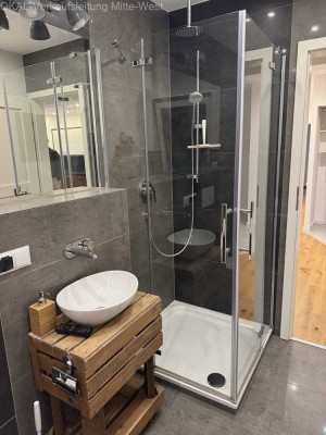 Top Renovierte Eigentumswohnung mit Balkon, Tiefgarage, Kellerraum und Gartenmitbenutzung