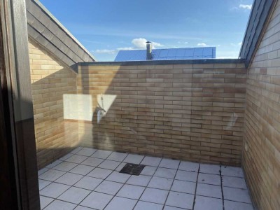 In exzellenter Wohnlage! Großzügige 3 -Zi.-Wohnung, herrliche Dachterrasse, EBK