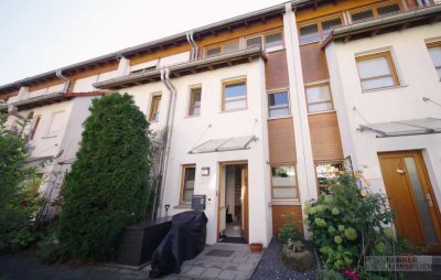 Familienfreundliches Reihenhaus mit Garten, Spielplätzen und Tiefgarage in Wendelstein-St. Wolfgang!