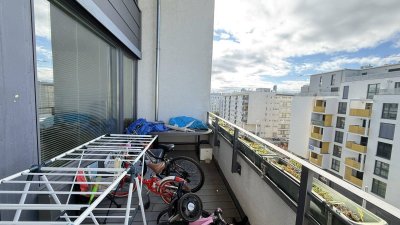 Tokiostraße / Kirschblütenpark: VIS / Japanische Schule: Möblierte 4 Zimmer-Maisonetten-Wohnung mit einer Loggia und Terrasse + optionaler Garagenstellplatz!