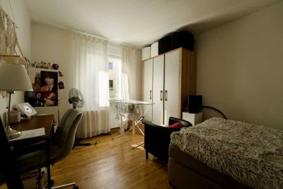 Provisionsfrei! Helle 1-Zimmer-Wohnung im Erdgeschoss in nettem MFH am Wöhrder See