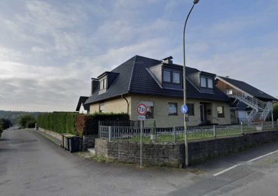 Großzügiges Zweifamilienhaus in ruhiger Lage von Overath